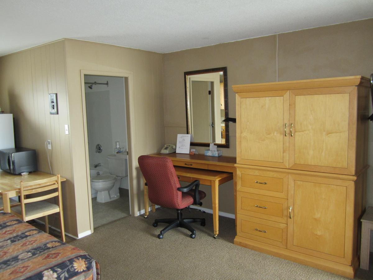 Bulkley Valley Motel New Hazelton Exteriör bild
